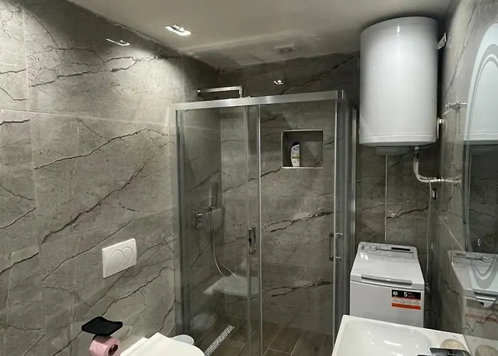 Near The * 格勒姆